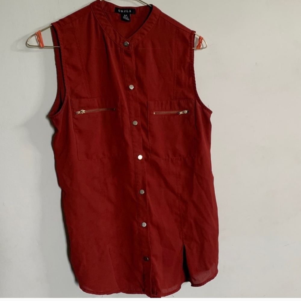 Sleeveless blouse